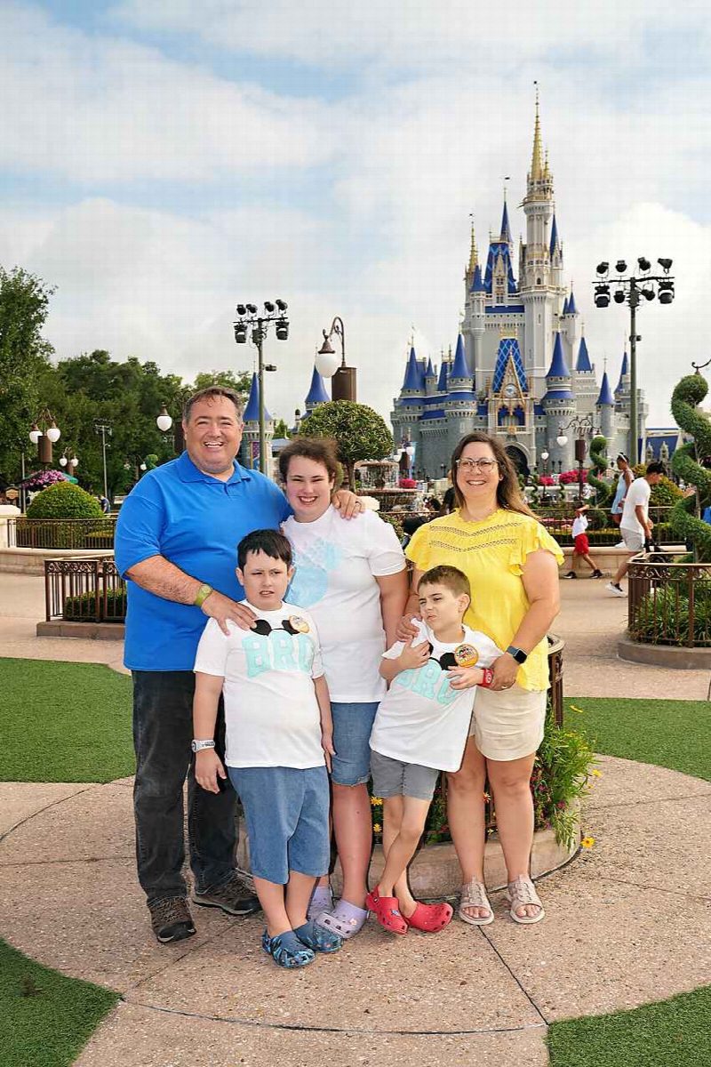 The Nestor family of five in front of Cinderella Castle at Walt Disney World